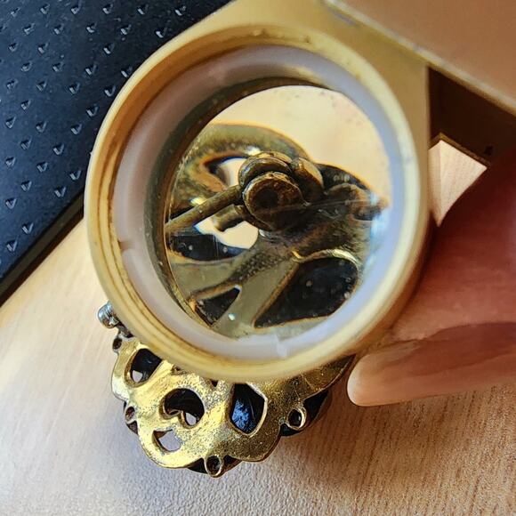 Antique Victorian Mourning Brooch c.1890–1910 with Later Safety Clasp Conversion - Picture 5 of 8